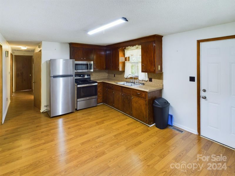 1466 3rd St SW, Hickory, NC 28602