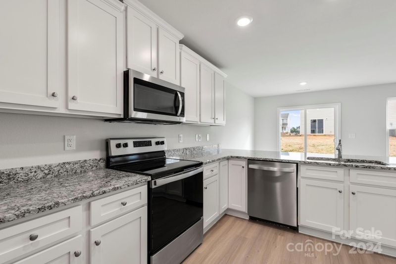 6429 Lowe Ln, Charlotte, NC 28214