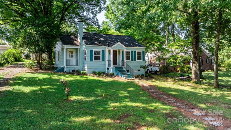417 W 9th St, Newton, NC 28658