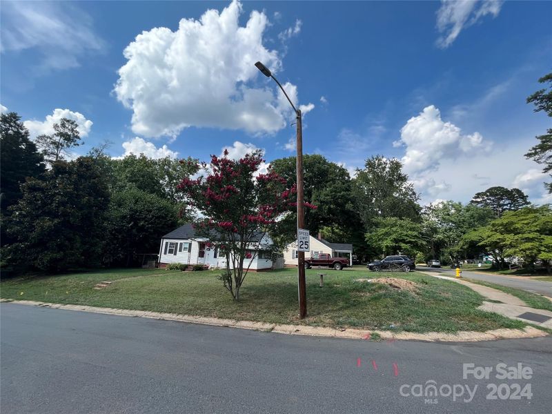 2500 Roslyn Ave, Charlotte, NC 28208