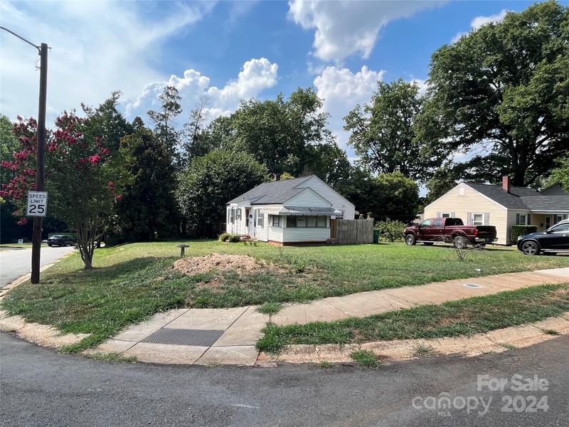 2500 Roslyn Ave, Charlotte, NC 28208