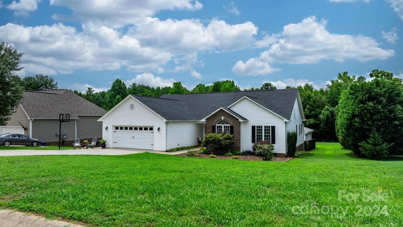 2175 Picnic Dr, Newton, NC 28658