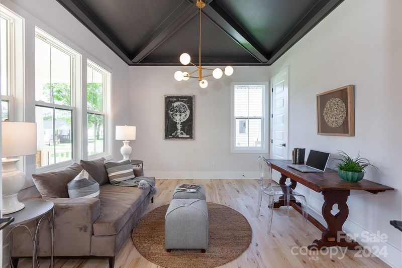 820 Walnut St, Belmont, NC 28012