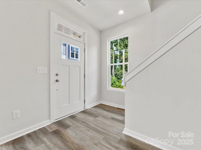 1009 Ribbon Ln, Charlotte, NC 28205