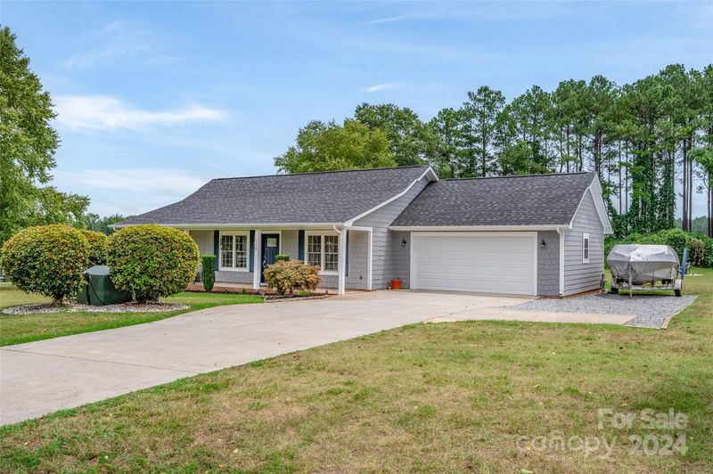 126 Brook Glen Dr, Mooresville, NC 28115