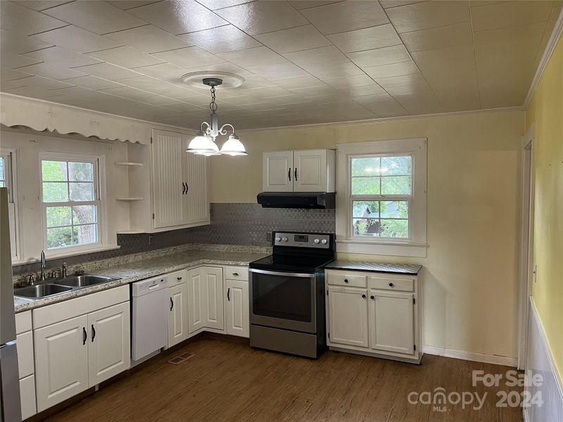 1025 Pine Circle Dr, Concord, NC 28027