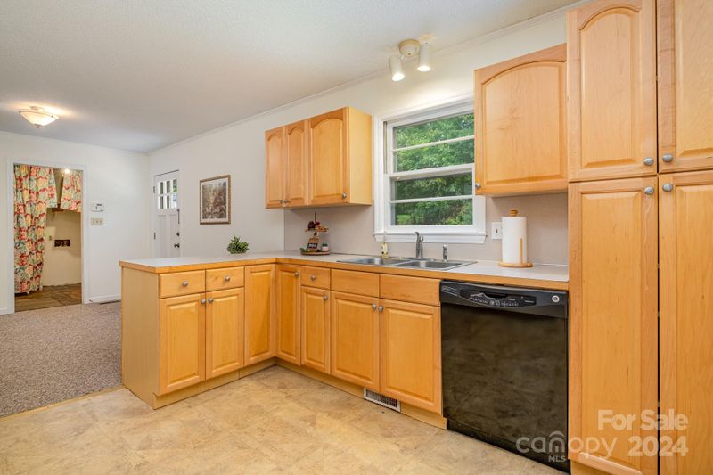 7683 Sifford Rd, Stanley, NC 28164