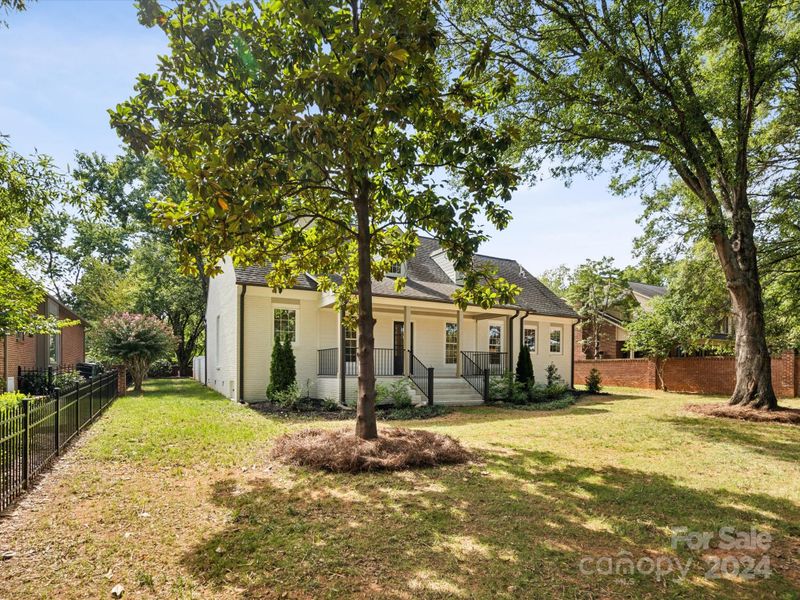 3212 Sharon Rd, Charlotte, NC 28211