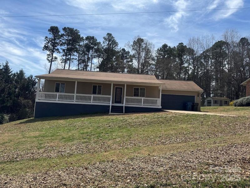 2290 9th Avenue Dr NE, Hickory, NC 28601
