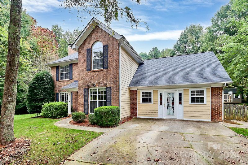 2041 Swaim Dr, Matthews, NC 28105
