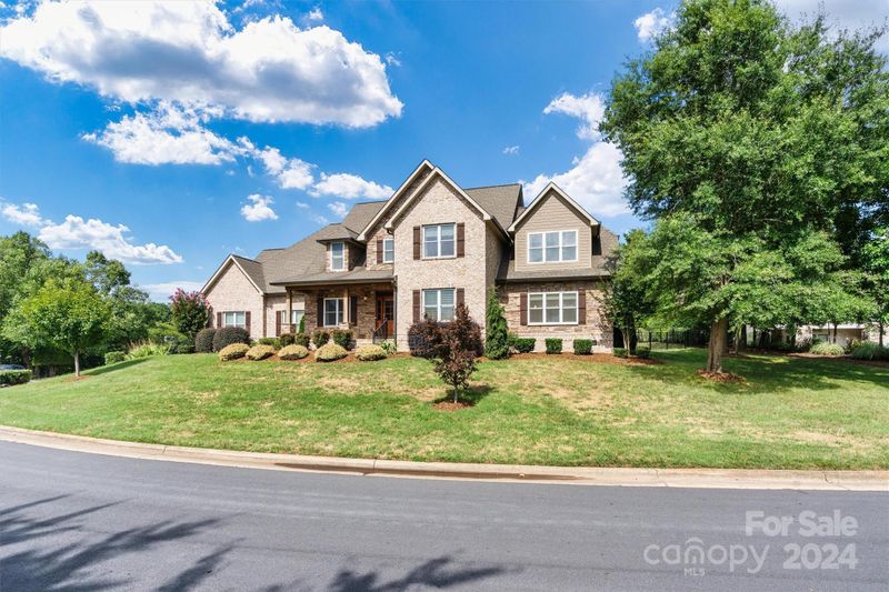 3831 8th Street Pl NW, Hickory, NC 28601
