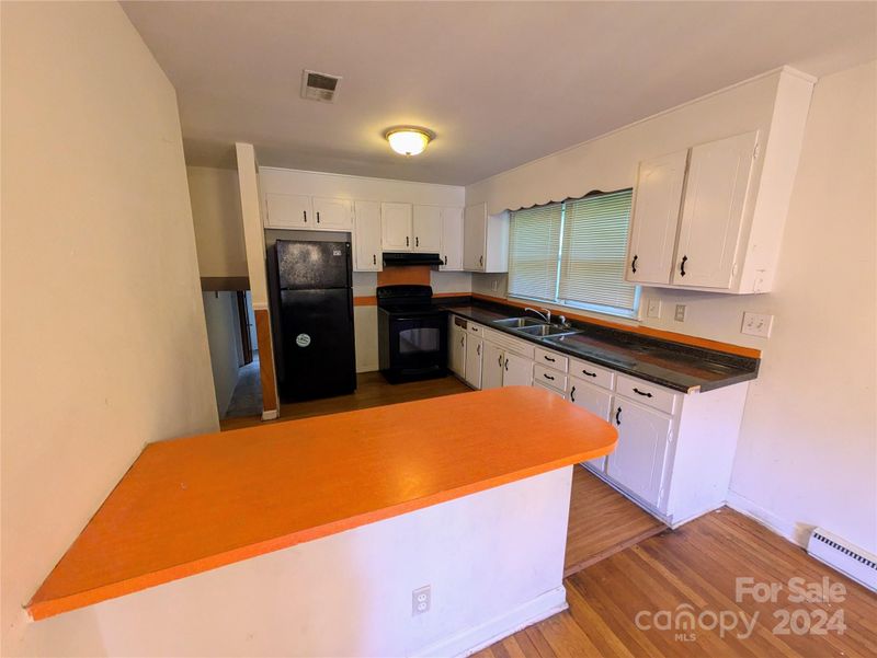 935 Squirrel Hill Rd, Charlotte, NC 28213
