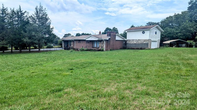 4011 25th St NE, Hickory, NC 28601