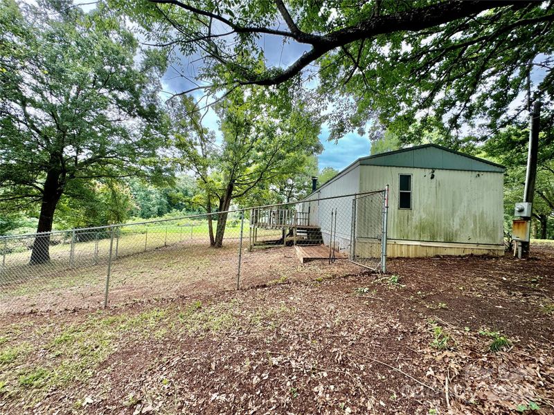 231 Horseshoe Dr, Mount Holly, NC 28120