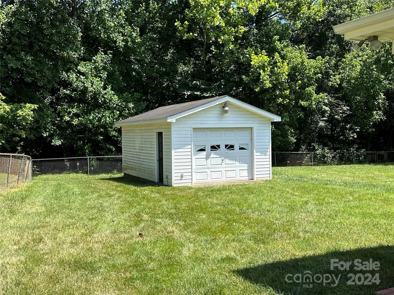 1854 Holland Dr, Conover, NC 28613