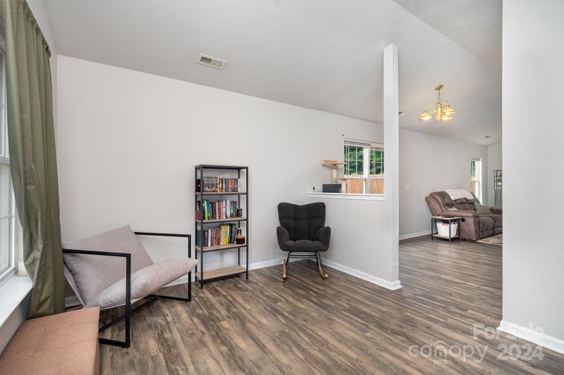 1616 Crandon Dr, Charlotte, NC 28216