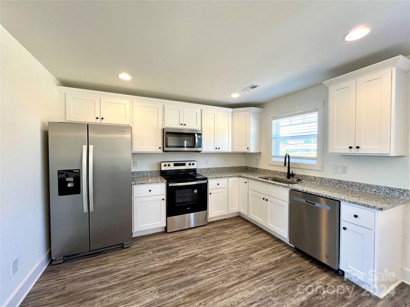 794 2nd St SE, Conover, NC 28613
