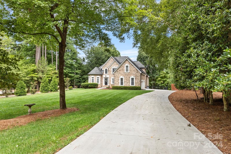 196 Deer Run Dr, Troutman, NC 28166