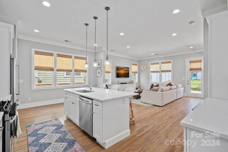 5205 Valley Stream Rd, Charlotte, NC 28209