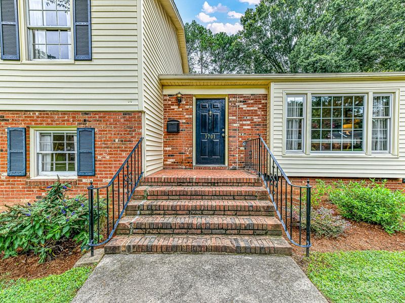 3701 Sulkirk Rd, Charlotte, NC 28210