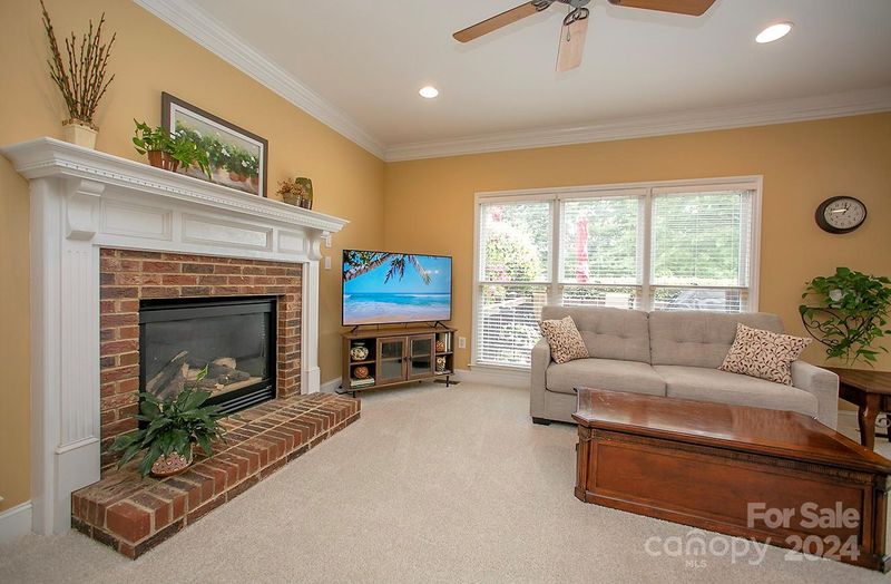 7401 Balintoy Ln, Matthews, NC 28104
