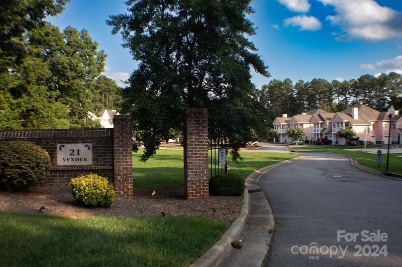 1352 21st Ave NE, Hickory, NC 28601