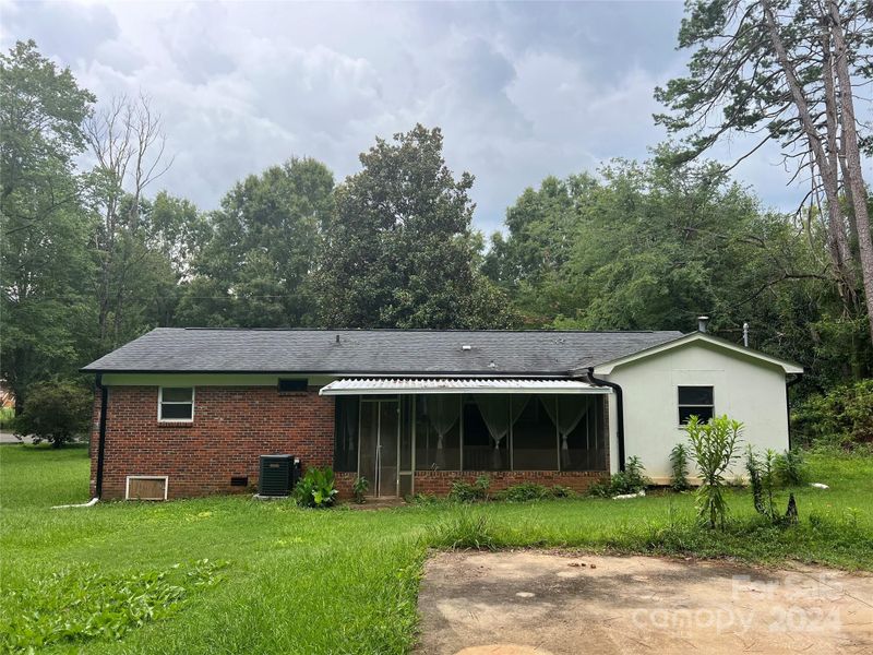 138 Circle Dr, Mount Holly, NC 28120