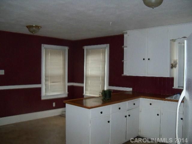 1459 NE 18th St, Hickory, NC 28601