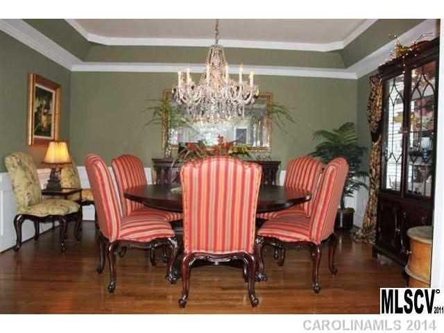 3704 NW 8th Street Pl, Hickory, NC 28601