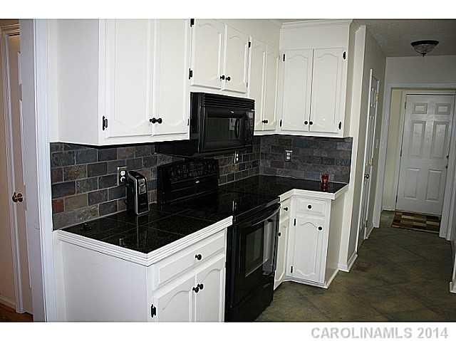 100 Elk Ct, Mount Holly, NC 28120