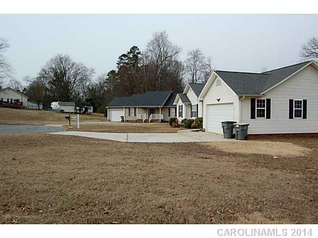 238 Summer Pine Pl, Kannapolis, NC 28081