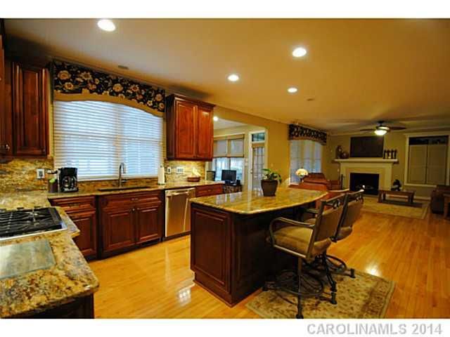 2301 Flagstick Dr, Matthews, NC 28104