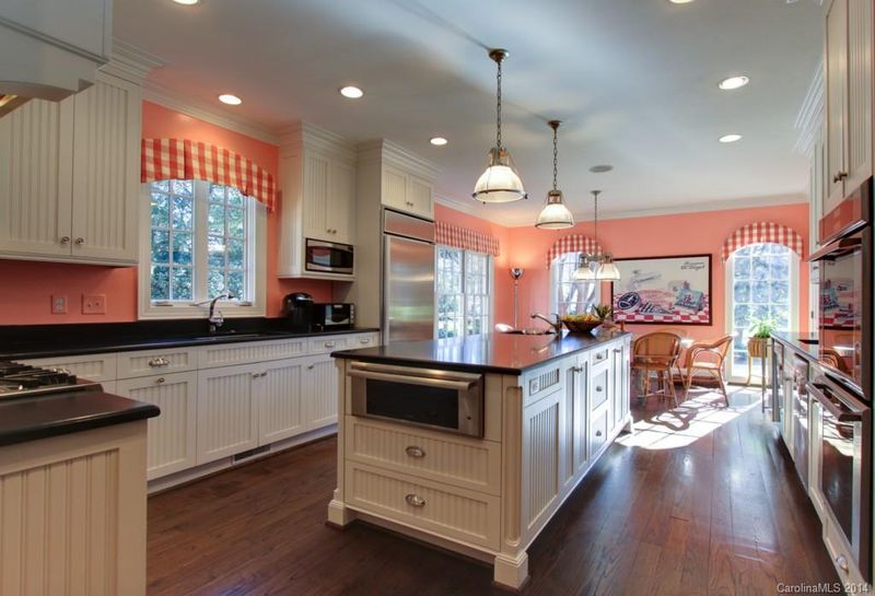 2710 Lemon Tree Ln, Charlotte, NC 28211