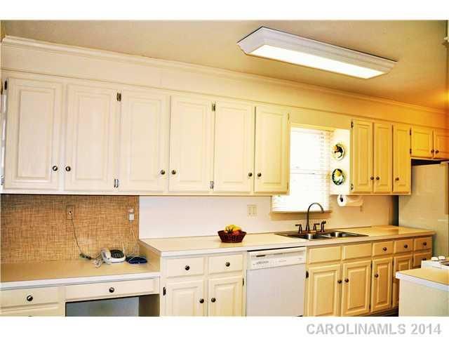 6101 St John Ln, Charlotte, NC 28210