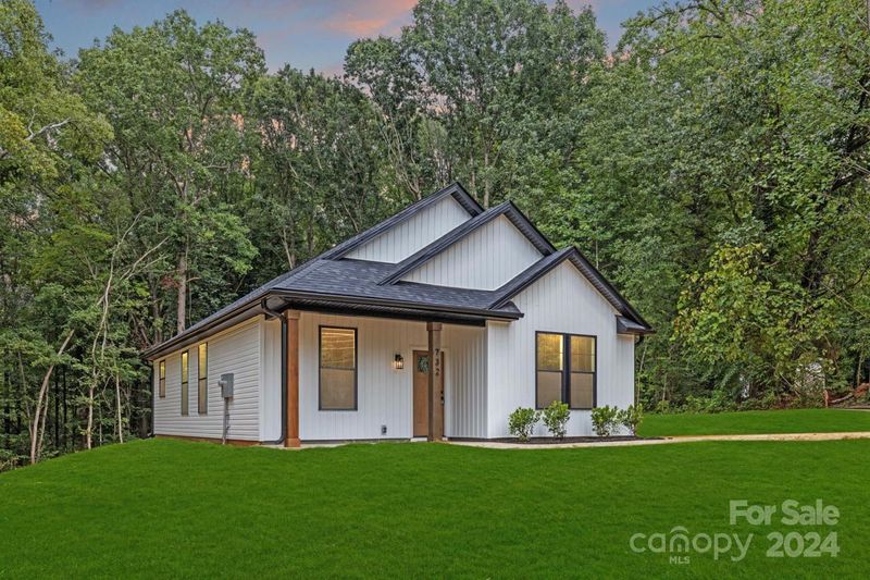 732 Morningside Dr, Mount Holly, NC 28120