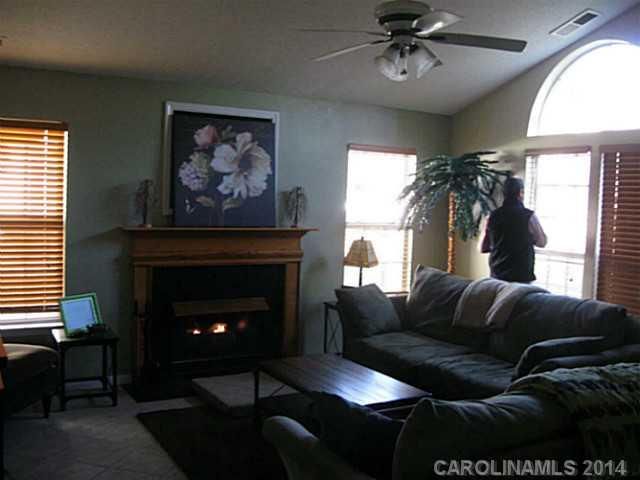 9706 Northwoods Forest Dr, Charlotte, NC 28214