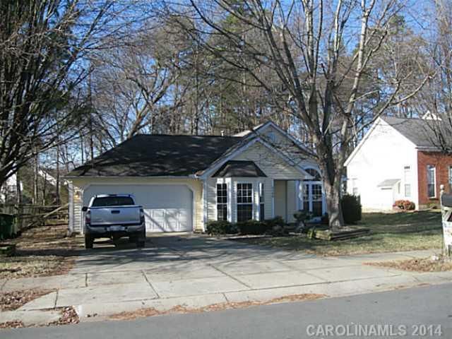 9706 Northwoods Forest Dr, Charlotte, NC 28214