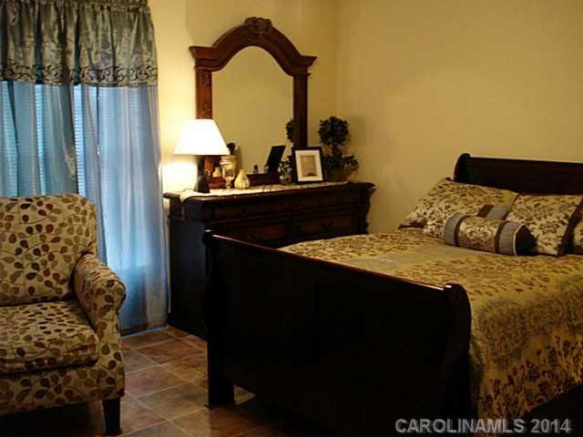 1050 Elizabeth Dr, Dallas, NC 28034