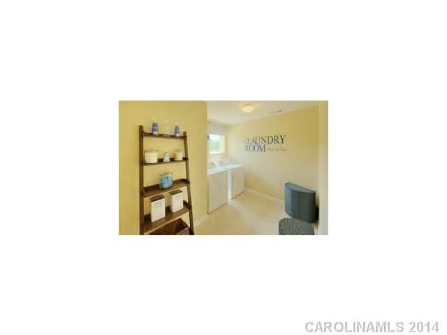 8933 Paddle Oak Rd, Charlotte, NC 28227