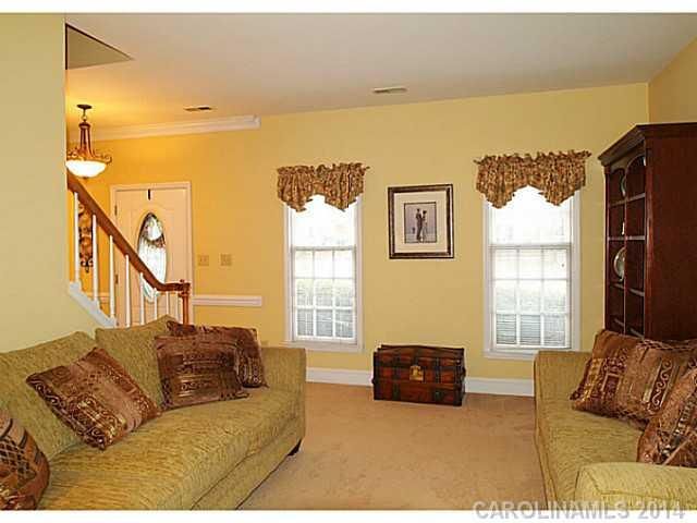2421 Kirkholm Dr, Matthews, NC 28105