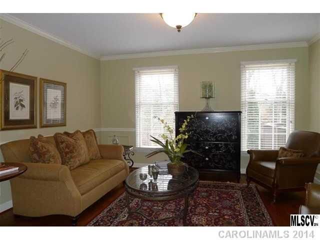 1955 NW 5th Ln, Hickory, NC 28601