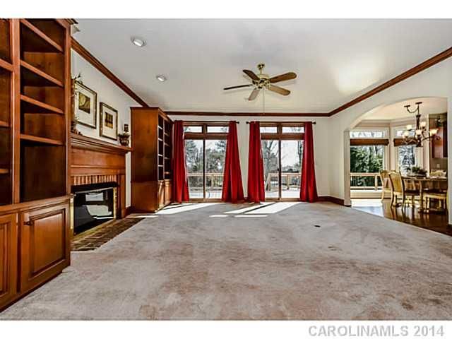 2101 Peterborough Ln, Charlotte, NC 28270