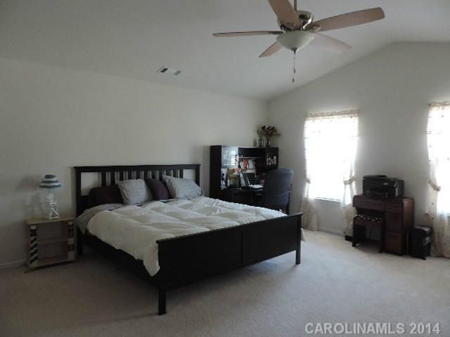 1416 River Run Rd, Lowell, NC 28098