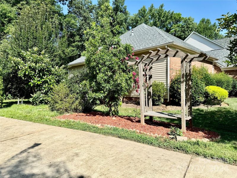 3042 Windsor Meadow Ln, Matthews, NC 28105