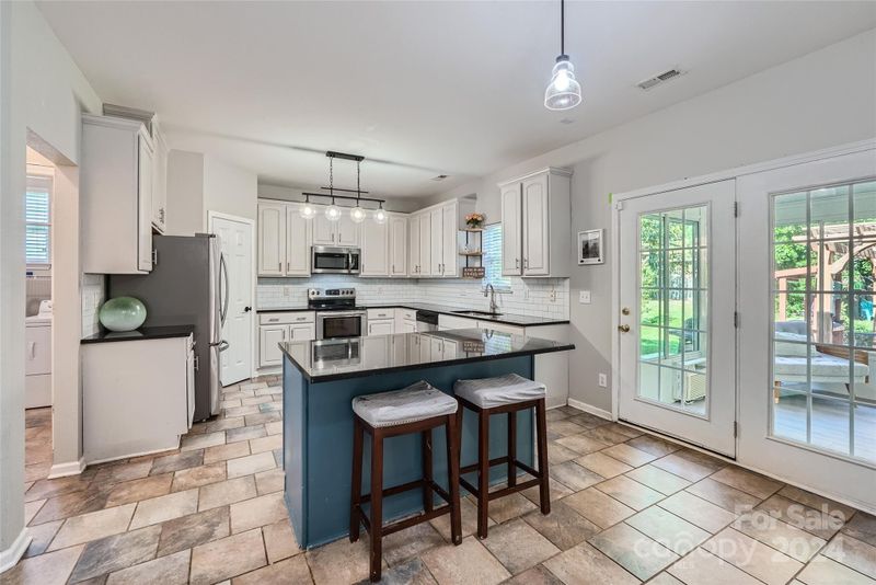 8129 Laurel Run Dr, Charlotte, NC 28269