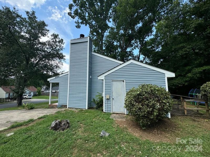 2203 Lisa Carole Dr, Charlotte, NC 28214