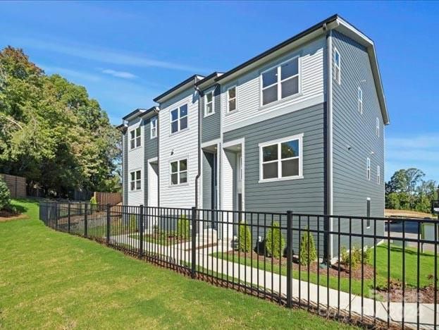 8009 Elevate Ct, Charlotte, NC 28205