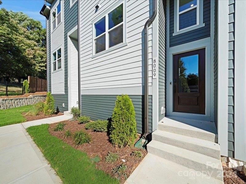 8009 Elevate Ct, Charlotte, NC 28205