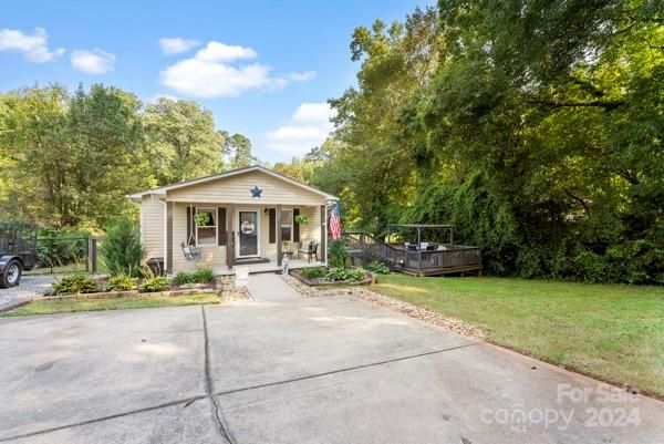 210 Caroline Ave, Lowell, NC 28098