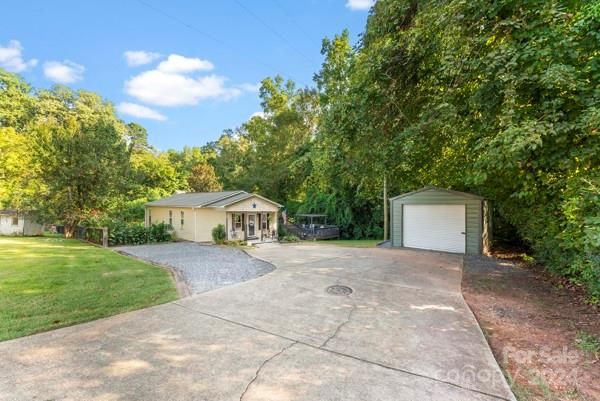 210 Caroline Ave, Lowell, NC 28098